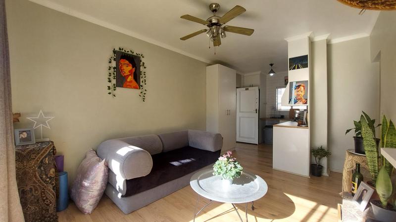 1 Bedroom Property for Sale in Oakglen Western Cape